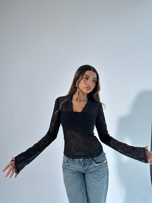 luna v-neck lace top