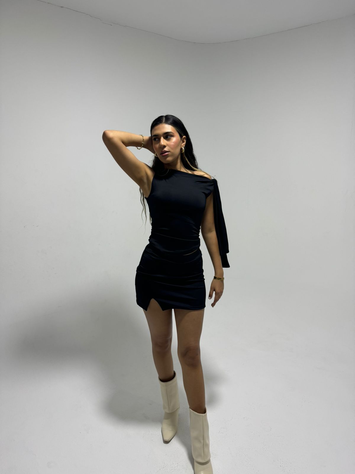 V notched mini skirt