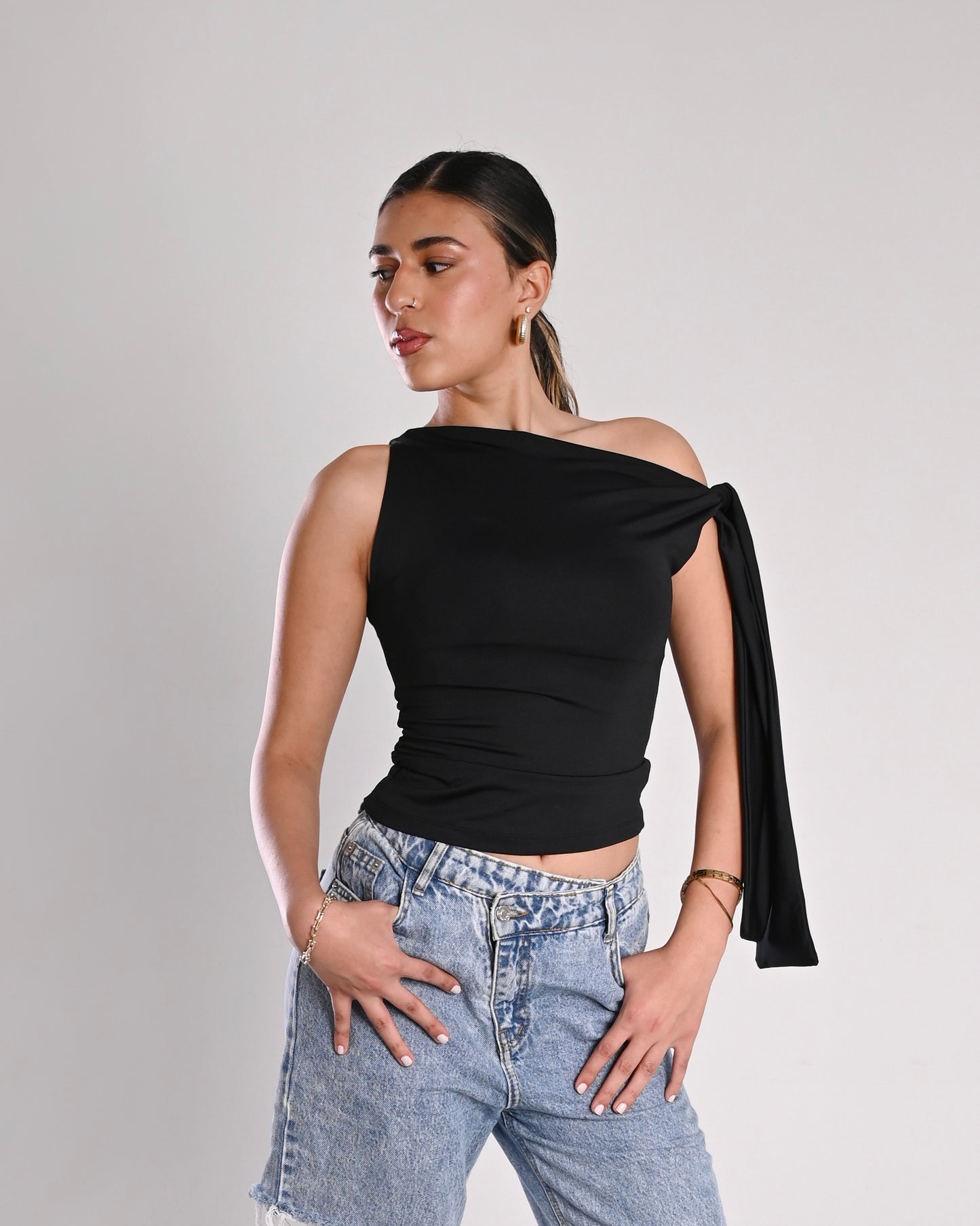 Knotted top