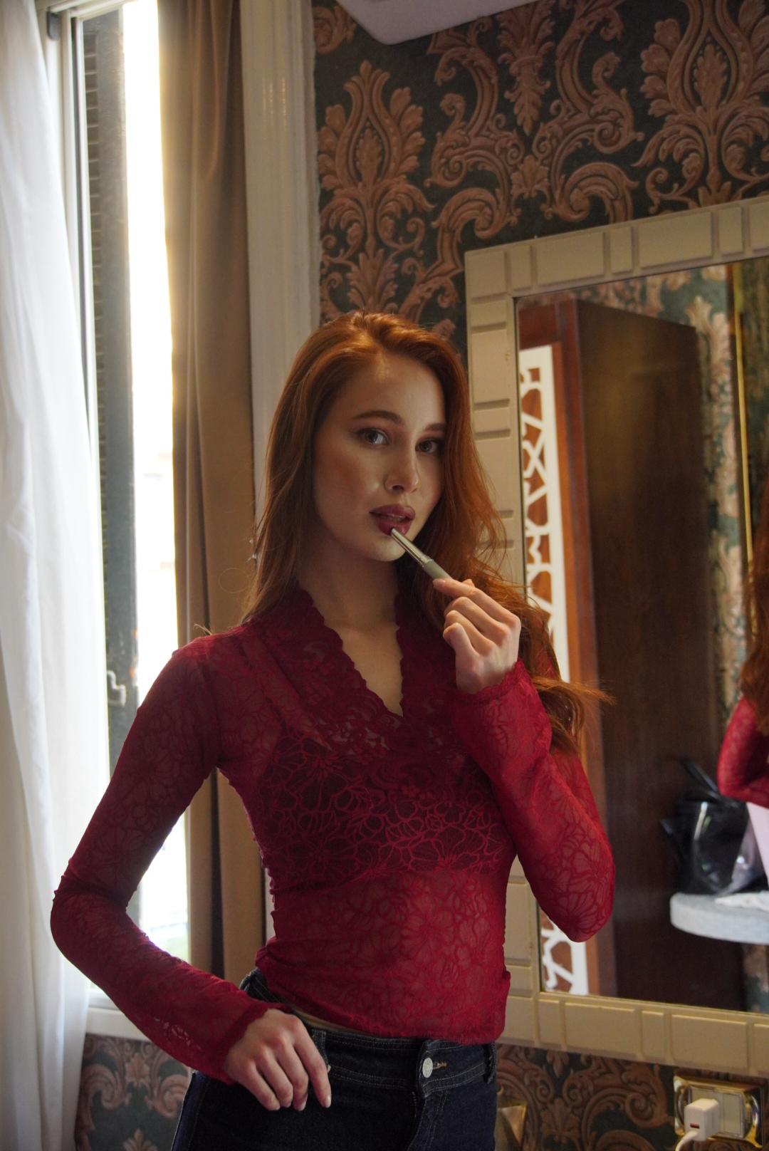 luna v-neck lace top